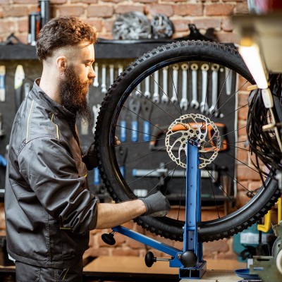 Entretien vélo et dévoilage roue